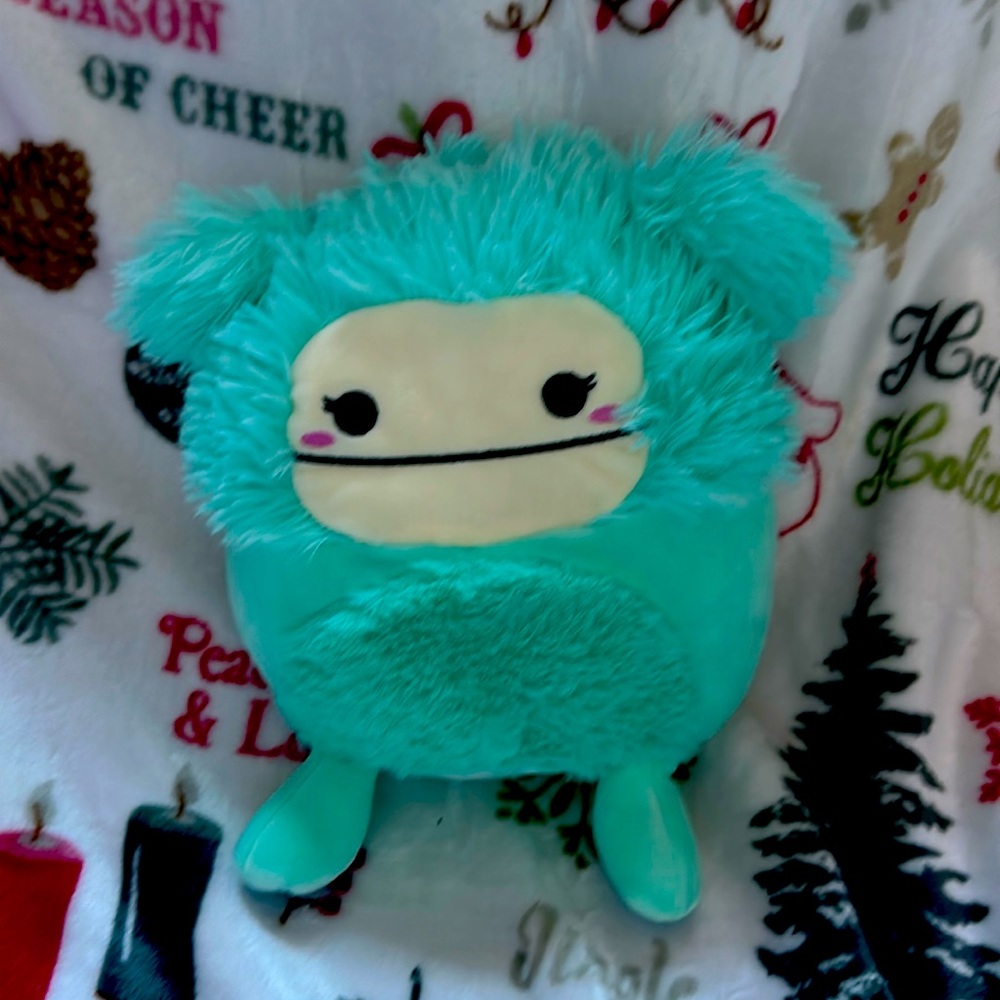 Brand new with tags Joelle from the squishmellow collection